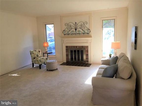 4th image of 2821 Oakton Manor Ct