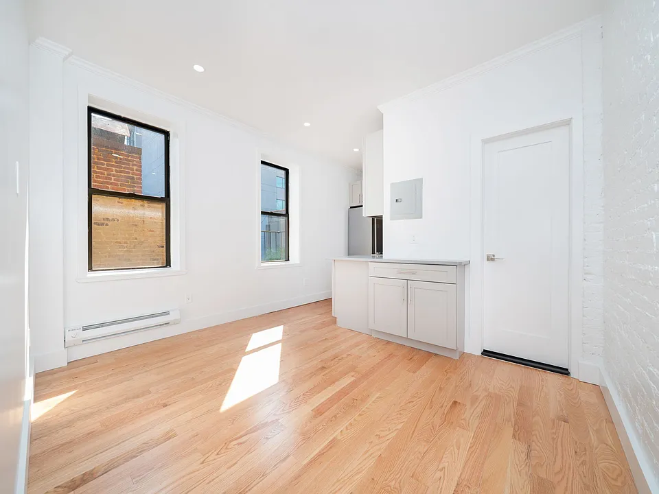 201 E 2nd St #5C