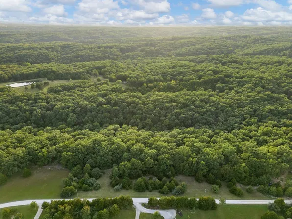 2 Lost Creek Rd, Warrenton, MO 63383