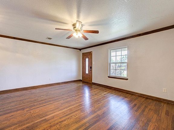 5th image of 1006 Kress St