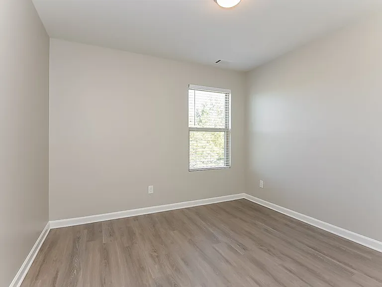 311 Caledonian Cir — Photo 14
