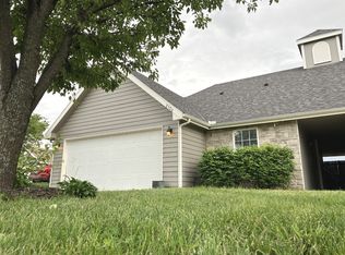 2320 Willow Point Cir, Tonganoxie, KS 66086