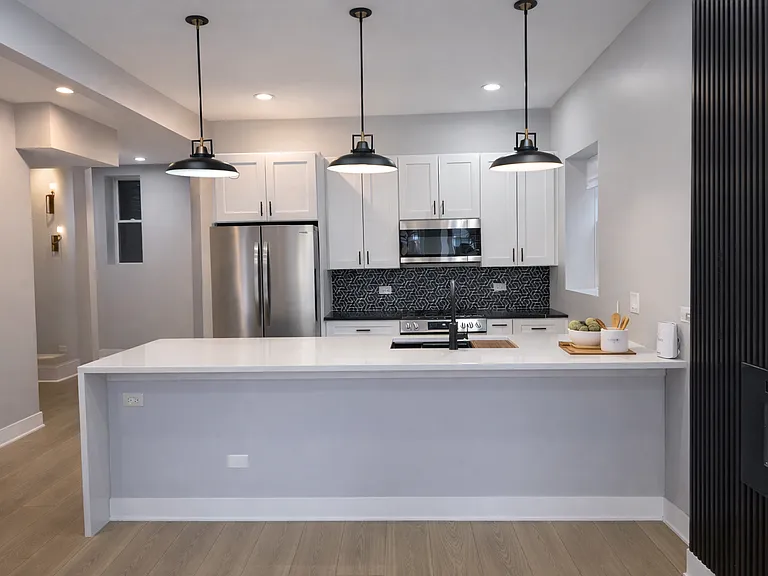 6649 S Woodlawn Ave #1 — Photo 2