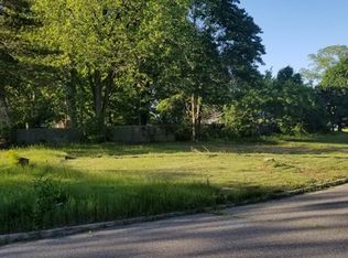 11 Barrow Pl, Blue Point, NY 11715