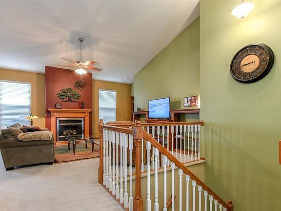 4th image of 2204 Diane St