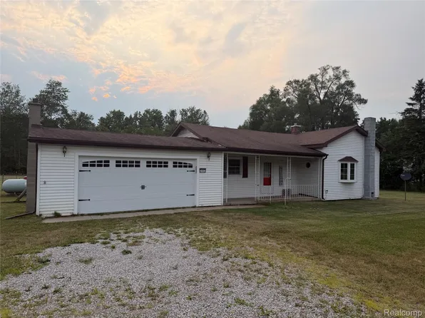 2402 Mertz Rd, Caro, MI 48723