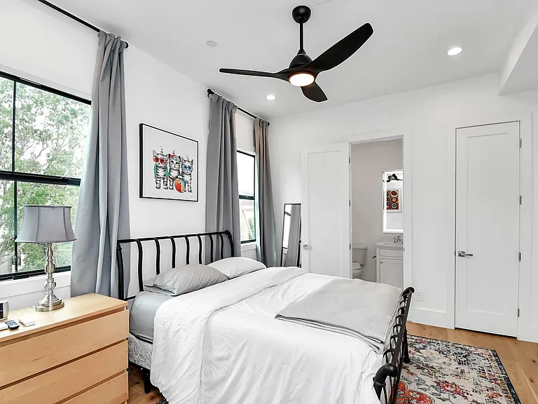 2303 Yupon St — Photo 39