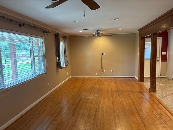 3rd image of 718 Joryne Dr