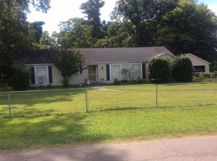 710 Memorial Dr, Cleveland, MS 38732