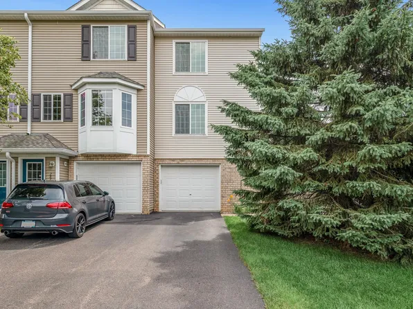 2879 Arboretum Village Trl, Chanhassen, MN 55317