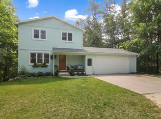 9758 Pineneedle Ln, Williamsburg, MI 49690