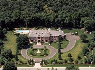 7 Orchard Ln, Old Westbury, NY