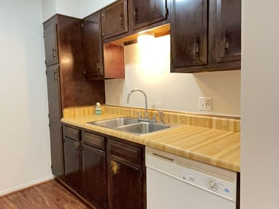 4th image of 8410 Glen Meadow Ln #8412