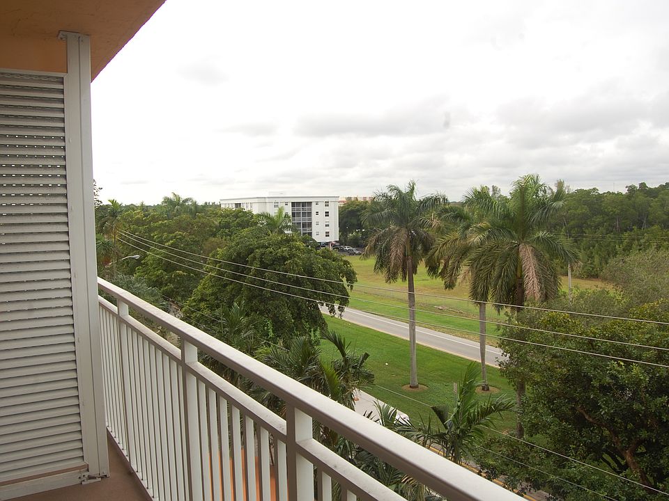 1st image of 2450 NE 135th St APT 404