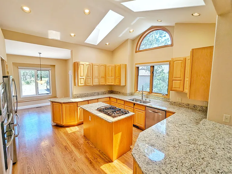 1291 Meadowlake Way — Photo 11