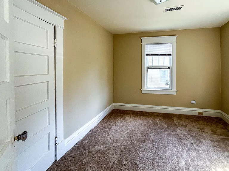 2104 Hill St — Photo 8