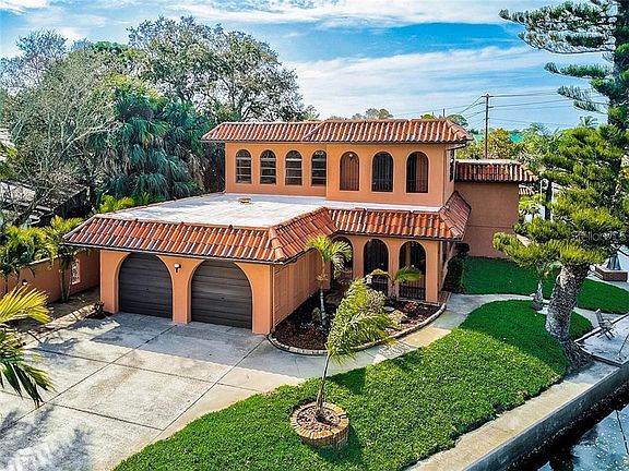 3rd image of 719 Avenida Del Norte