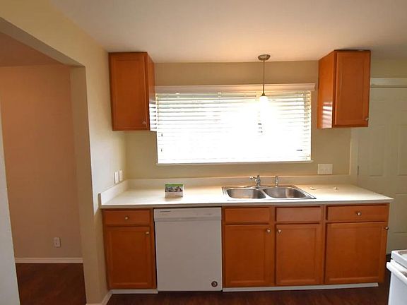 3rd image of 1240 22nd St SE