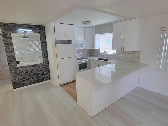 2nd image of 105 Windsor E #105