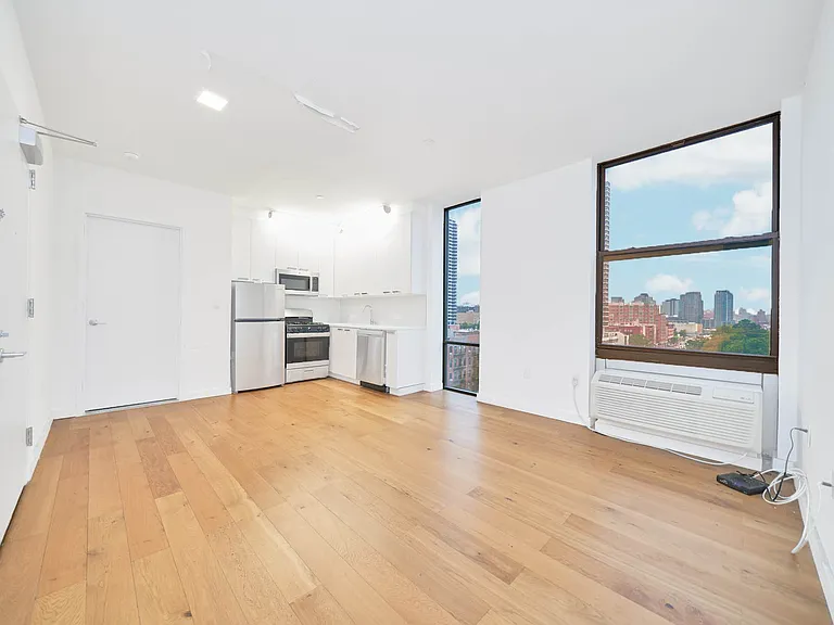 2338 2nd Ave #8B — Photo 4