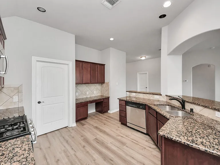 2310 Brett Ct — Photo 25
