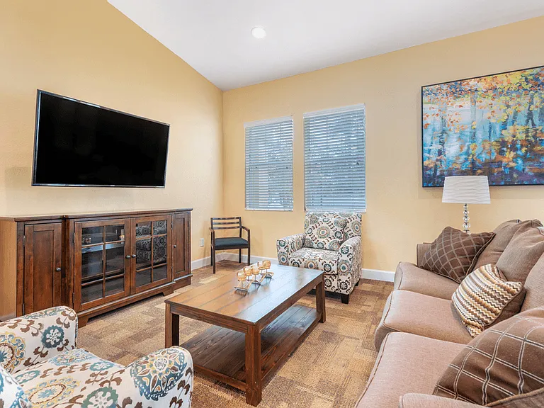 Grande Court Apartments — Photo 27