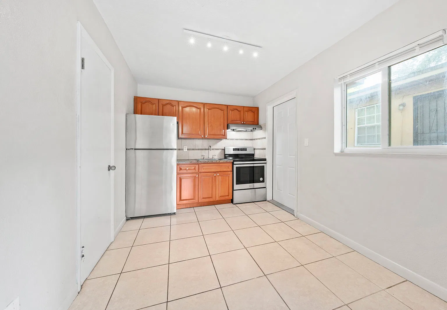 2 bed, 1.0 bath, $2,100 — Photo 1
