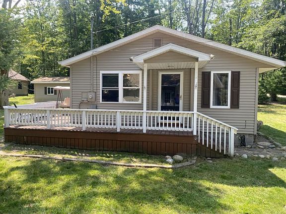 2nd image of 4284 N Norway Rd