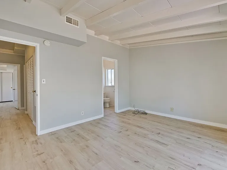 3049 Harding Ave — Photo 19