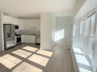 1 Broadway Ave APT 2, Ipswich, MA 01938