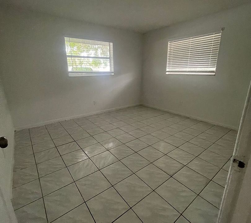 1st image of 500 NW 35th St APT 4