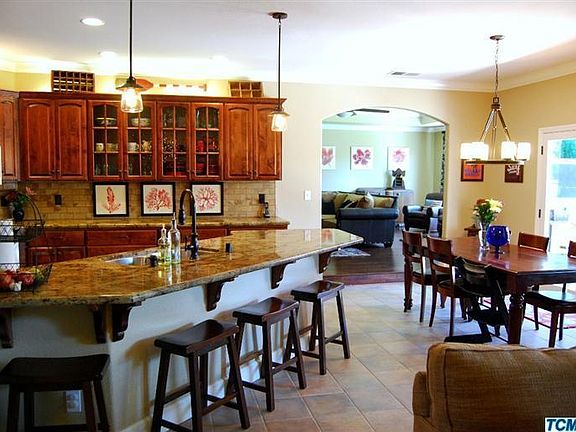 3rd image of 5049 Lakewood Drive