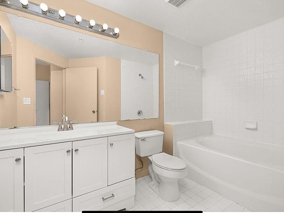 5th image of 5512 Metrowest Blvd APT 201