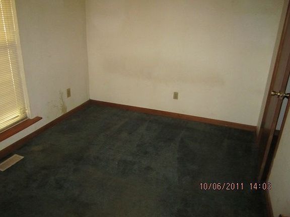 4th image of 270 Poplar Cir