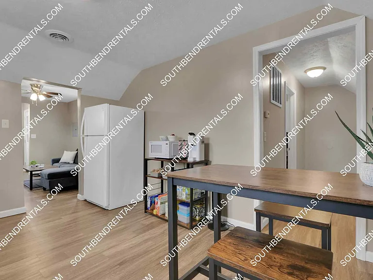 112 E Indiana Ave #C — Photo 6