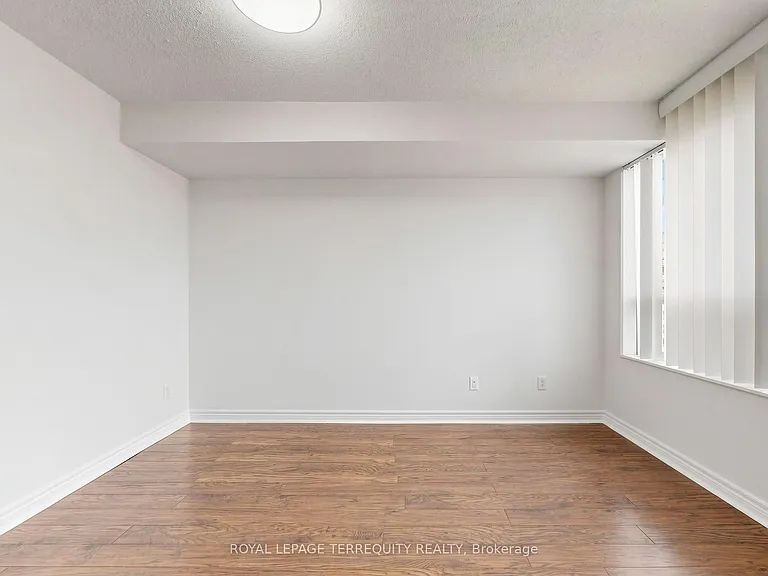 310 Burnhamthorpe Rd W #2810 — Photo 35