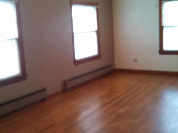 5th image of 901 W Maplewood St #1