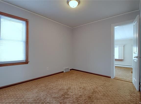 4th image of 17441 Allen St