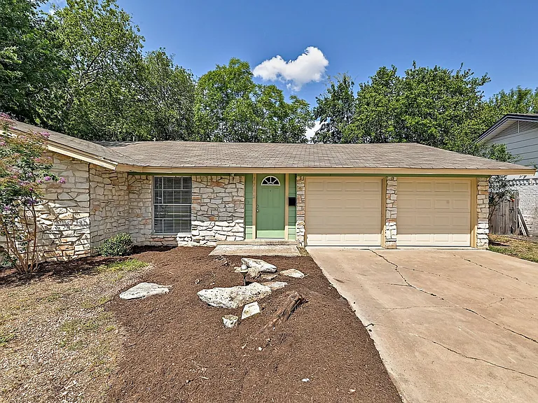 1702 Colony Creek Dr — Photo 1