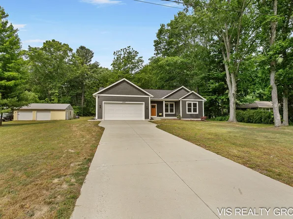 13407 152nd Ave, Grand Haven, MI 49417
