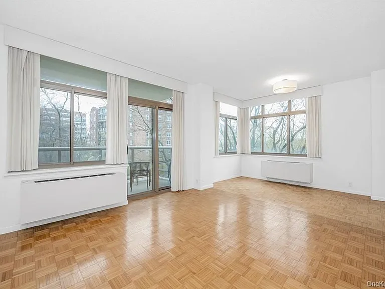 35 N Chatsworth Ave #3V — Photo 7