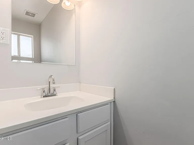 1238 E Vine Ave — Photo 13