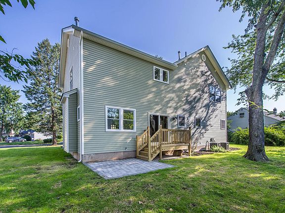 3rd image of 256 Greve Dr