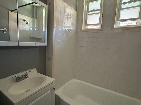 5th image of 3714 Darwin Ave #1