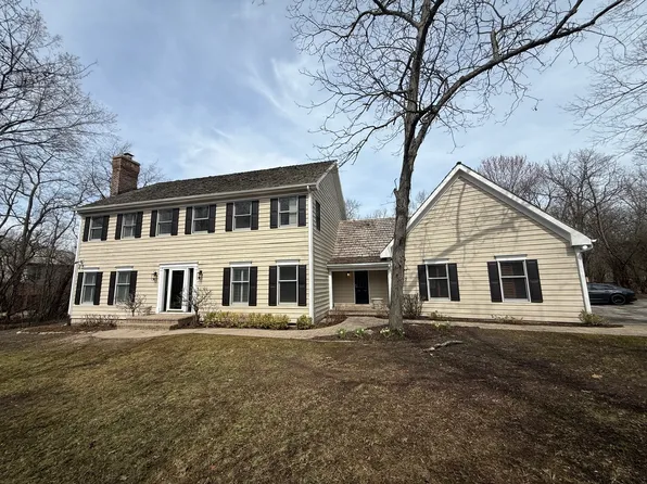 25138 N Pawnee Rd, Barrington, IL 60010