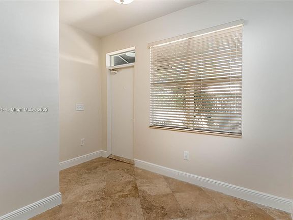 2nd image of 814 Lenox Ave APT 4