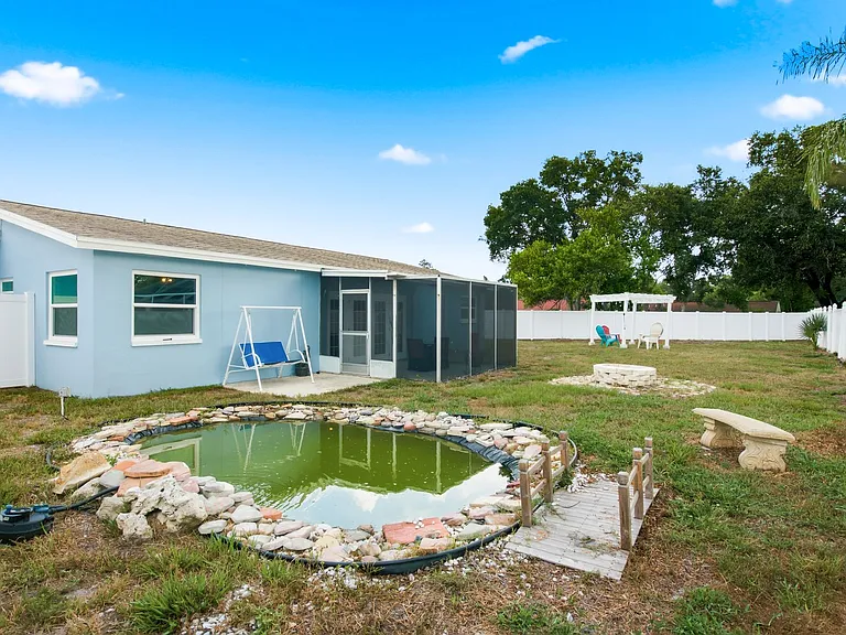 330 Scott Ct — Photo 31