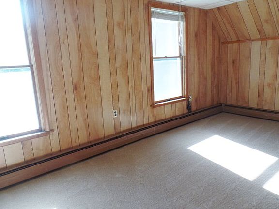 5th image of 70 Willow St
