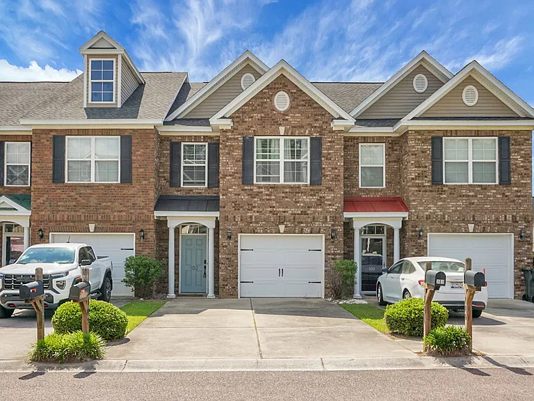 102 Lamplighter Ln — Photo 2