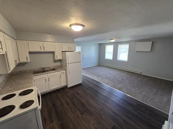 318 Walnut St #8, Pleasant Dale, NE 68423